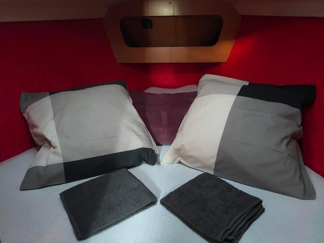 Nuit Sur Un Voilier Hotel Nonsard-Lamarche Luaran gambar